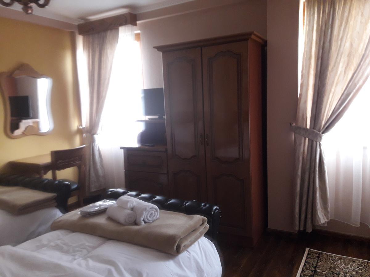 Hotel Vila Mano Корча Екстер'єр фото