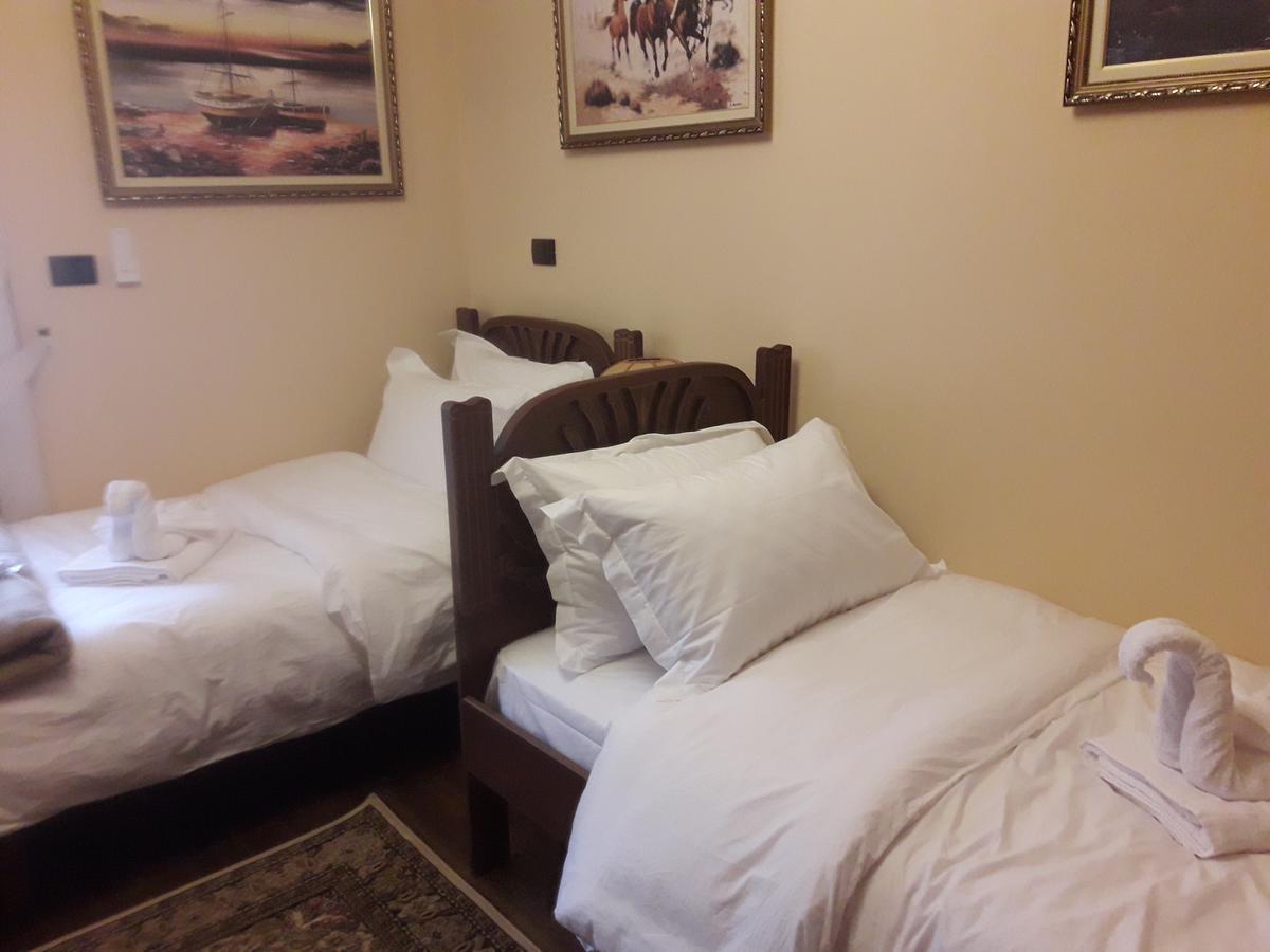 Hotel Vila Mano Корча Екстер'єр фото