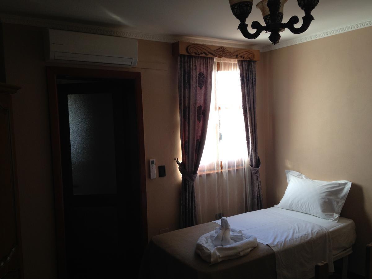 Hotel Vila Mano Корча Екстер'єр фото