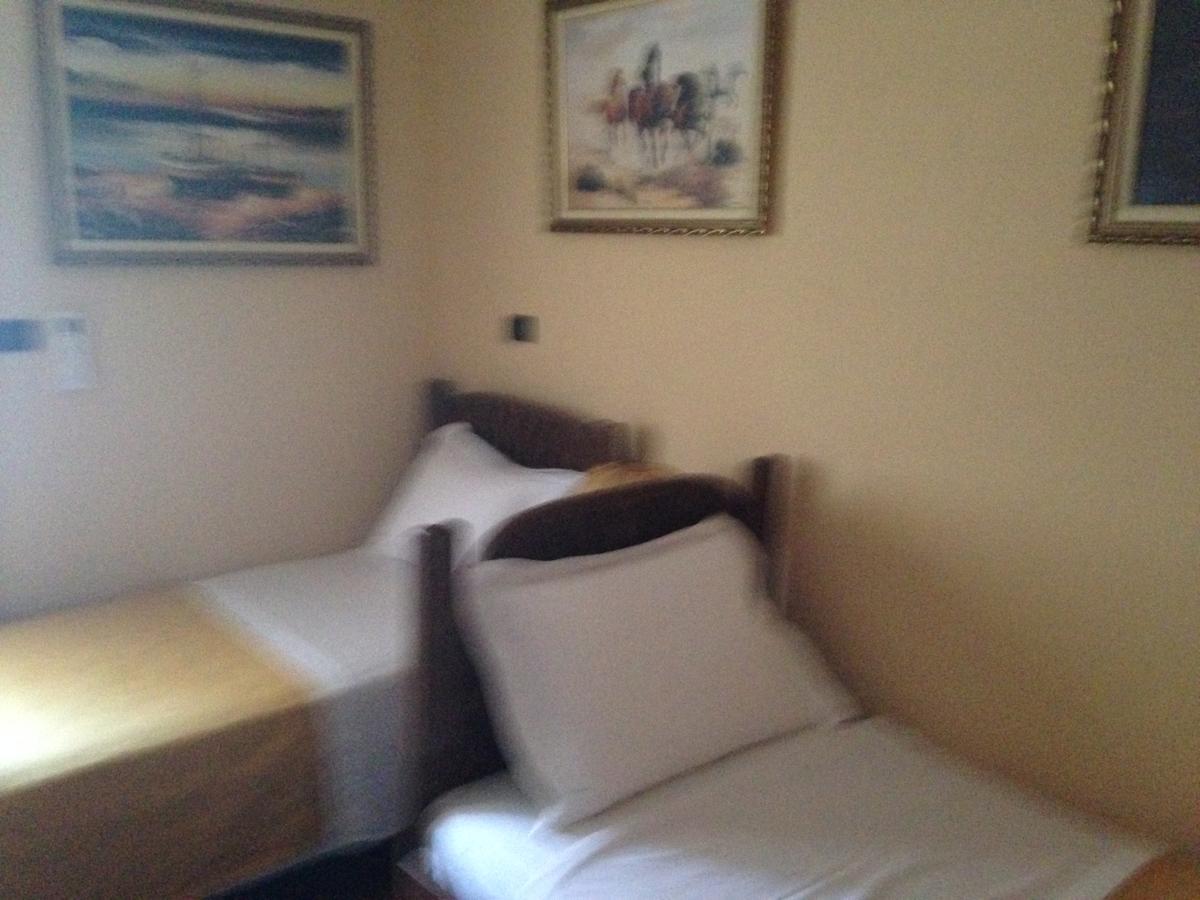 Hotel Vila Mano Корча Екстер'єр фото
