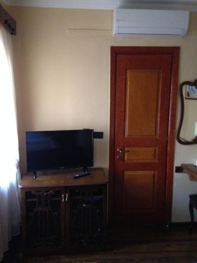 Hotel Vila Mano Корча Екстер'єр фото
